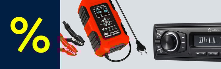 Bild mit gelbem Prozentzeichen, einem APA-Batterieladegerät mit Kabelklemmen und einem Renkforce-Autoradio.