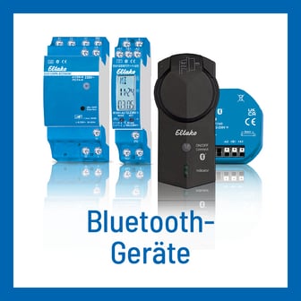 Eine Produktgrafik vor weißem Hintergrund mit blauem Rahmen, die vier verschiedene Eltako-Bluetooth-Geräte (drei blaue Module und einen schwarzen Zwischenstecker) mit Spiegelung zeigt, darunter steht in blauer Schrift die Bezeichnung „Bluetooth-Geräte“.