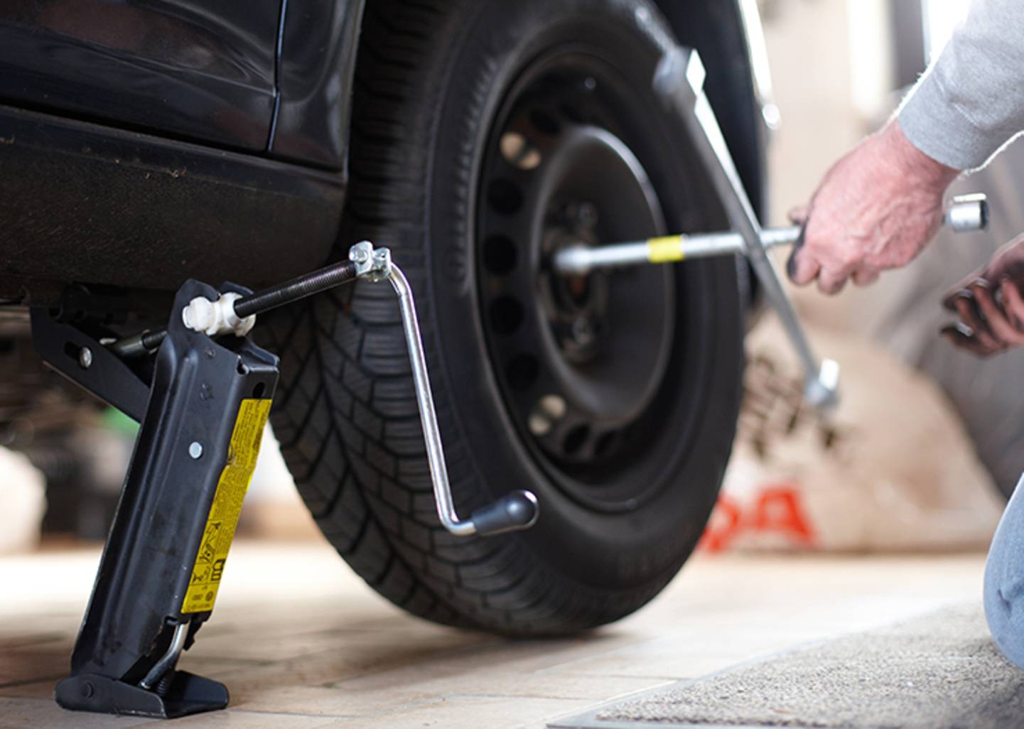 Anleitung Autoreifen selber wechseln →