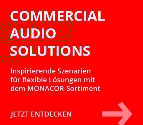Das Bild zeigt auf einem roten Hintergrund in großer, weißer Schrift die Worte "COMMERCIAL AUDIO SOLUTIONS" über dem Text "Inspirierende Szenarien für flexible Lösungen mit dem MONACOR-Sortiment", darunter linksbündig den Text "JETZT ENTDECKEN" und rechts einen dicken, weißen Pfeil nach rechts.