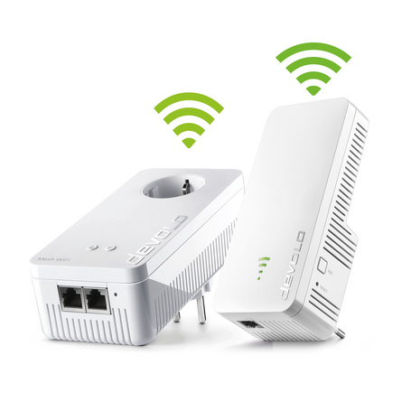 Ein weißer devolo Mesh-WiFi-Adapter mit integrierter Steckdose und ein weißer devolo WLAN-Repeater werden mit grünen WLAN-Symbolen vor weißem Hintergrund dargestellt.