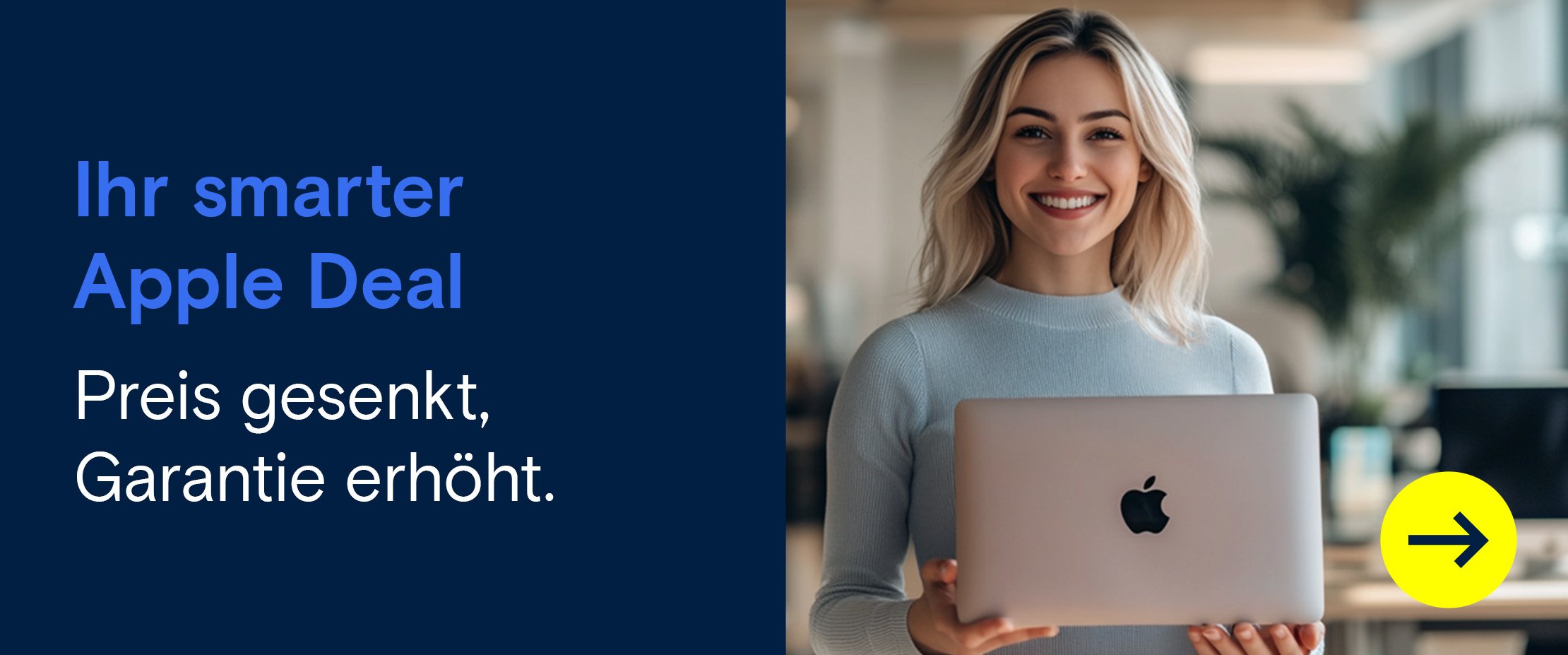 Frau in modernem Büro hält ein MacBook und lächelt, daneben Text „Gratis Conrad PLUS+ sichern!“ auf hellblauem Hintergrund mit Karte-Icon.