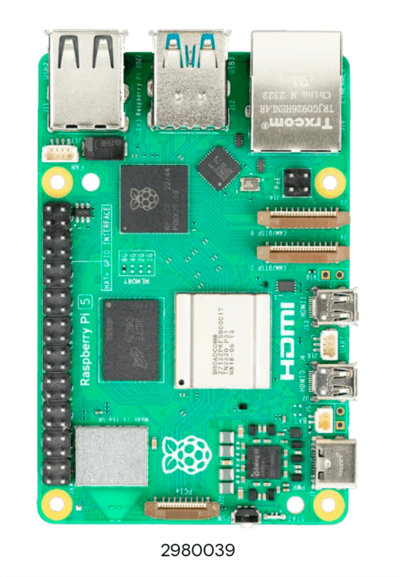 Nahaufnahme des grünen Raspberry Pi 5 Einplatinencomputers mit Anschlüssen und Chips.