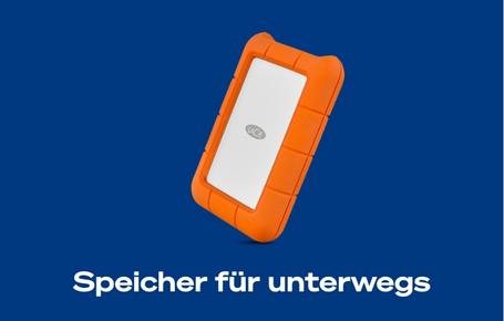 Ein dunkelblauer Kasten zeigt eine orangefarbene LaCie Rugged Festplatte mit einem LaCie-Logo auf der Oberseite, darunter steht in weißer Schrift "Speicher für unterwegs".