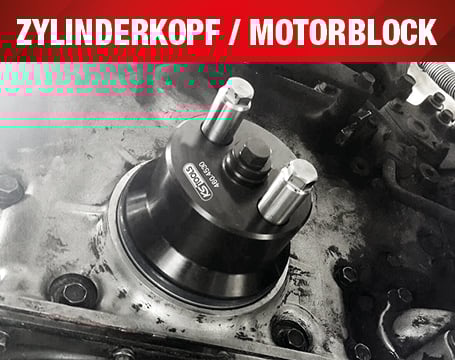 Anwendungsbeispiel eines massiven KS Tools Spezialwerkzeugs zur fachgerechten Montage oder Demontage an einem Zylinderkopf eines Nutzfahrzeug-Motors unter der Überschrift „Zylinderkopf / Motorblock“.