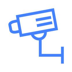 Eine blaue Überwachungskamera auf einem weissen Hintergrund.