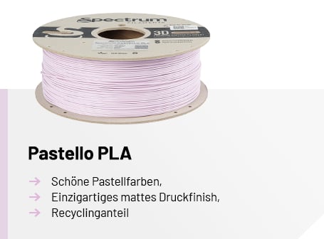 Eine Pappspule mit pastellrosa Filament über einer Infografik, die den Schriftzug „Pastello PLA“ sowie die Merkmale schöne Pastellfarben, einzigartiges mattes Druckfinish und Recyclinganteil auflistet.