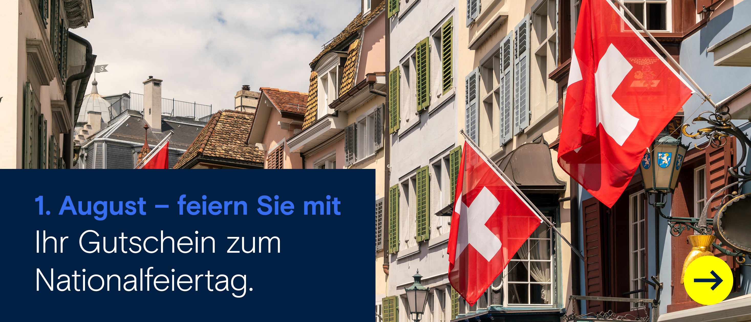 Historische Gebäude mit Schweizer Fahnen. Werbetext: "1. August – feiern Sie mit. Ihr Gutschein zum Nationalfeiertag."