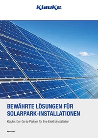Titel Abbildung der PDF Broschüre "Solarparkinstallation"