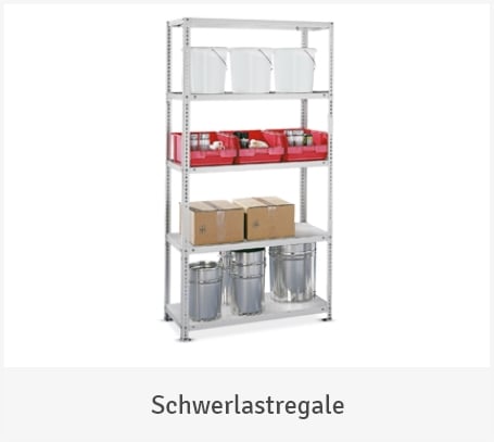 Ein verzinktes Steckregal mit fünf Fachböden, beladen mit weißen Eimern, roten Lagerkisten, Kartons und Metallkanistern, auf weißem Hintergrund mit der Unterschrift „Schwerlastregale“.
