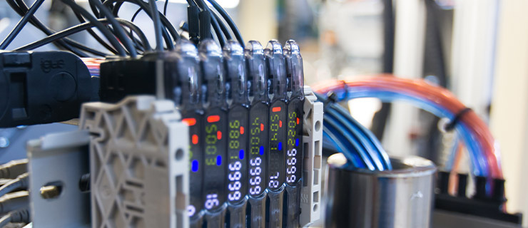 7 Vorteile von speicherprogrammierbaren Steuerungen (SPS) →