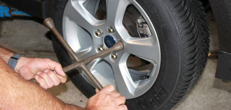 Verschraubung handfest anziehen - Drehkreuze ansehen »