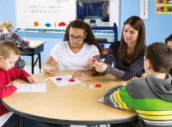 Les imprimantes 3D sont de plus en plus populaires dans les écoles.