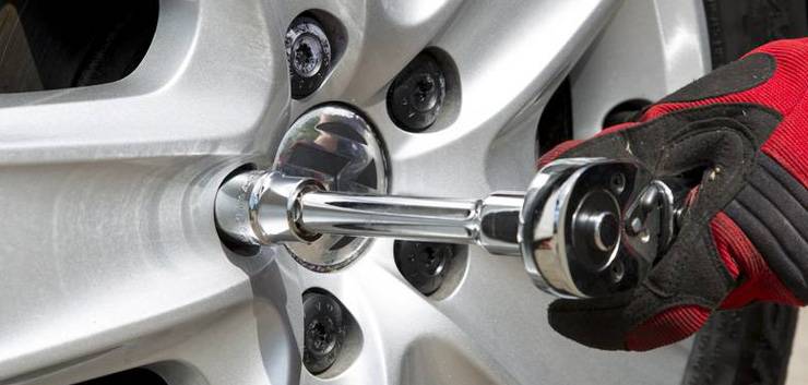 Wielbouten aandraaien - Bekijk momentsleutel