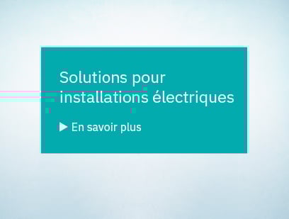 Une boîte turquoise sur fond bleu clair contient