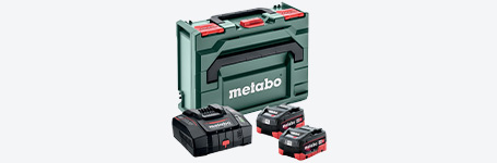 Mallette de transport Metabo contenant un chargeur et deux batteries, sur fond clair.