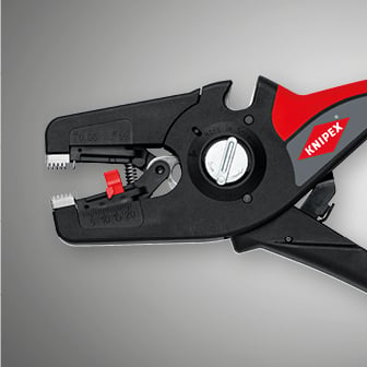 Krupni plan prikazuje automatski alat za skidanje izolacije tvrtke Knipex s crnim i crvenim detaljima.