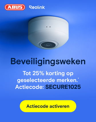  Een advertentie voor beveiligingsweken met een beveiligingscamera aan het plafond, een blauwe achtergrond en tekst.