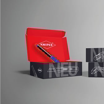 Een donkere afbeelding toont een deel van een webpagina met productminiaturen en beschrijvingen onderaan.