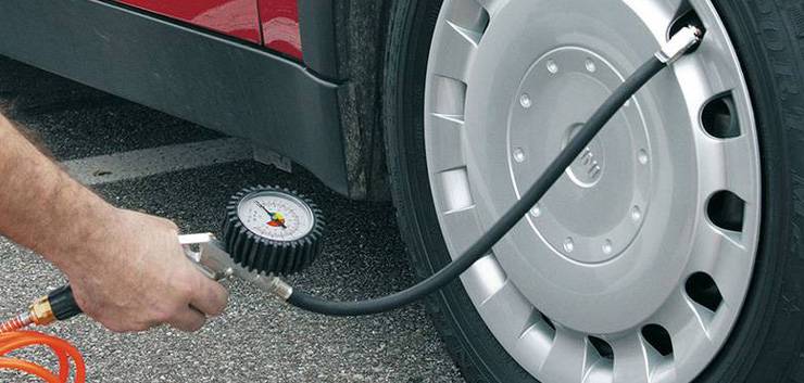 Controleer de luchtdruk - Bekijk de bandenspanningsmeter