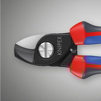 Robuuste tang met lange, ergonomische handgrepen en een robuuste snijkop, ontworpen voor het knippen van dikke kabels of touwen.