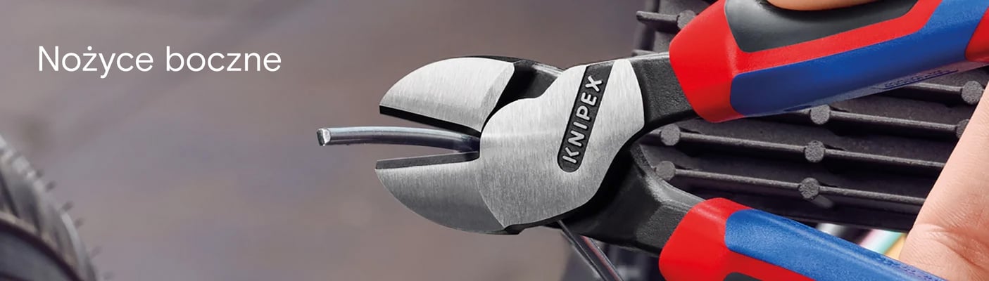 Zbliżenie na nożyce boczne Knipex podczas cięcia kawałka drutu metalowego. Tekst brzmi: „Nożyce boczne”.