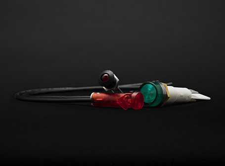 Svetelné LED indikátory Bulgin v rôznych farbách a tvaroch.	